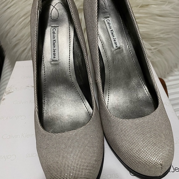 Silver - Picture 3 of 3